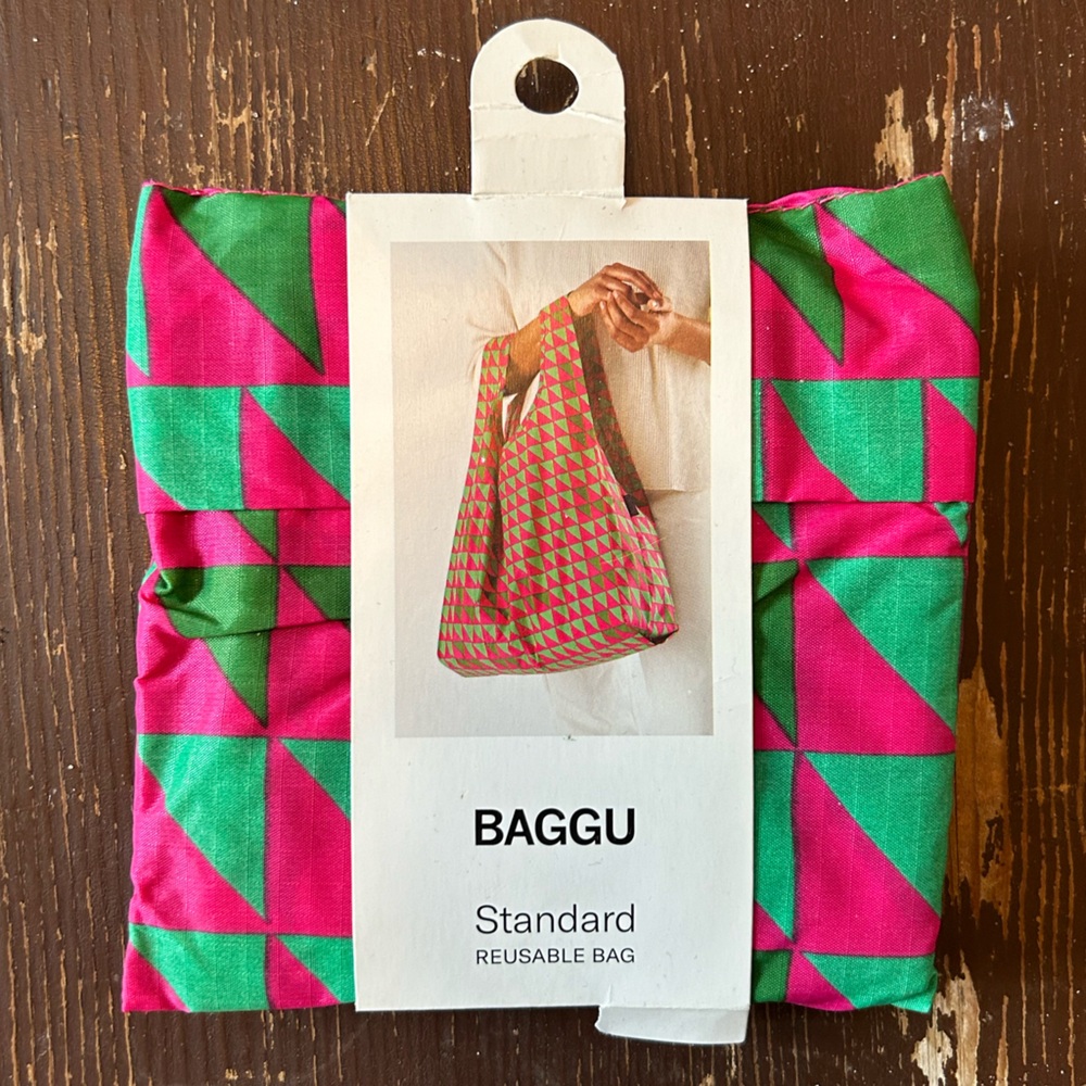 NWT BAGGU standard reusable bag - pink and green triangles